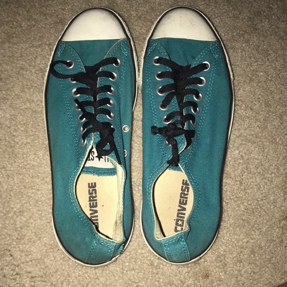 Men’s blue converse